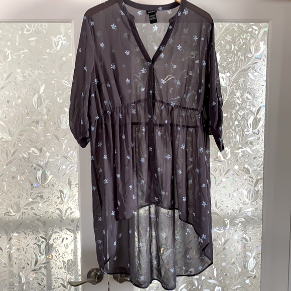 Gray sheer tunic. Mid sleeve - Picture 1 of 4
